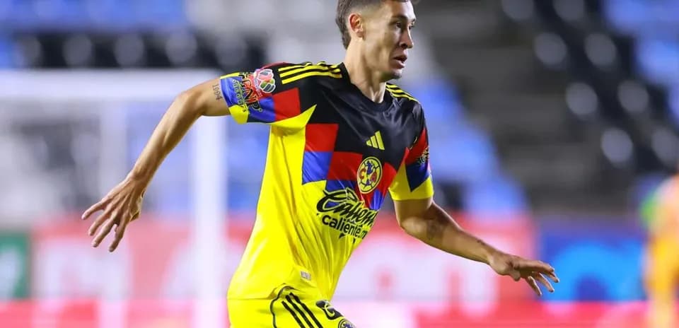 Club America player in action during match