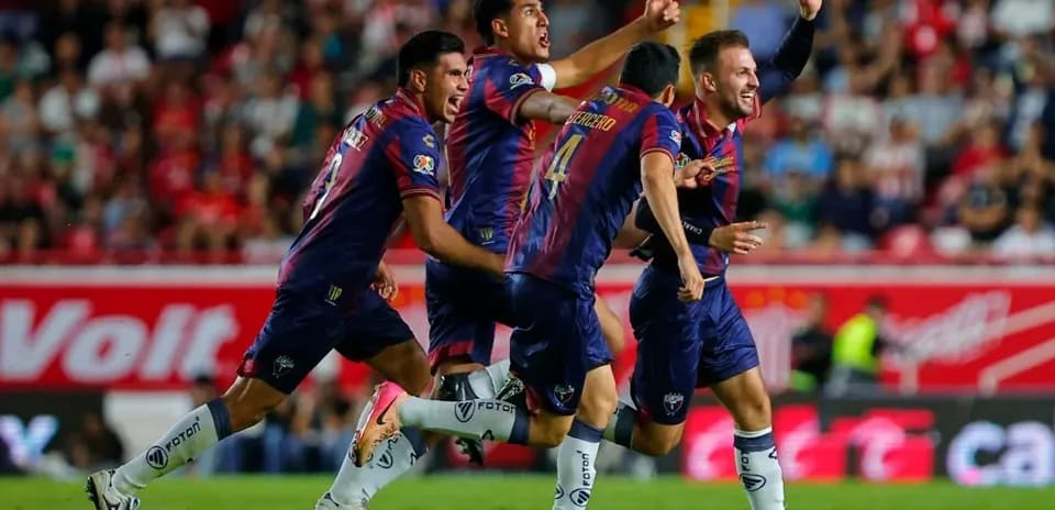 Atlante FC players celebrating a goal