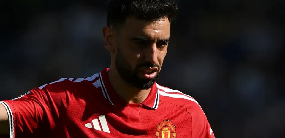 Bruno Fernandes in Manchester United red kit