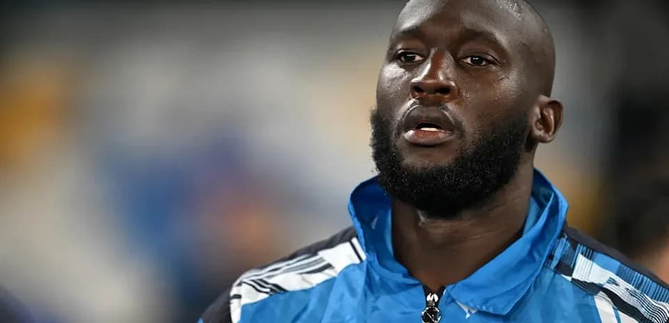 Player in Napoli training gear during warm-up