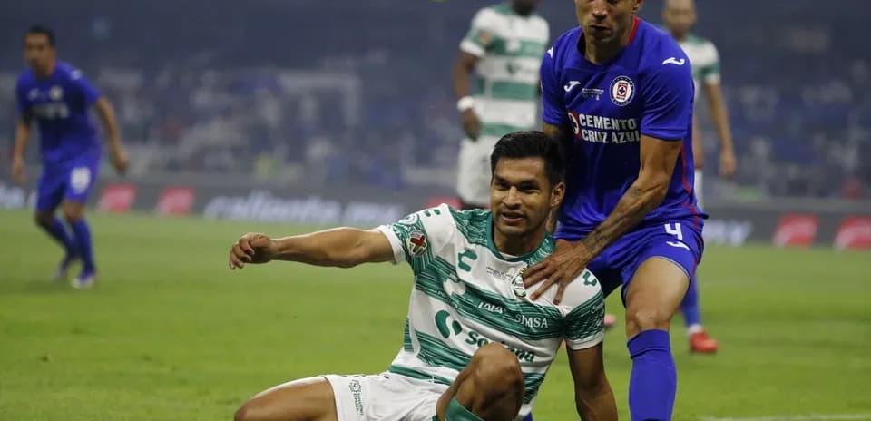 Players competing during Cruz Azul vs Santos Laguna match