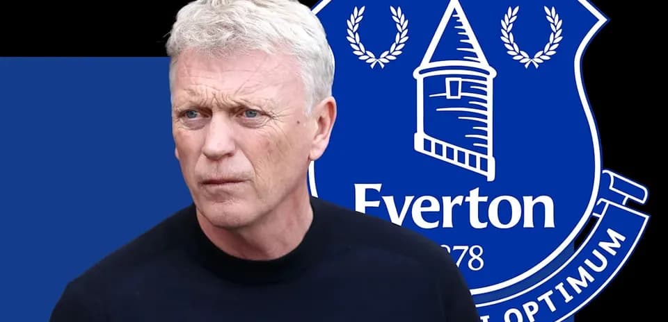 Manager in front of Everton club logo backdrop