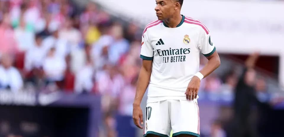 Kylian Mbappé in Real Madrid kit on field