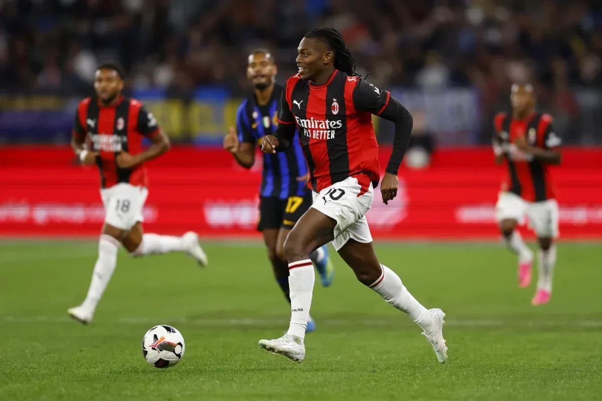 AC Milan player dribbling the ball during match