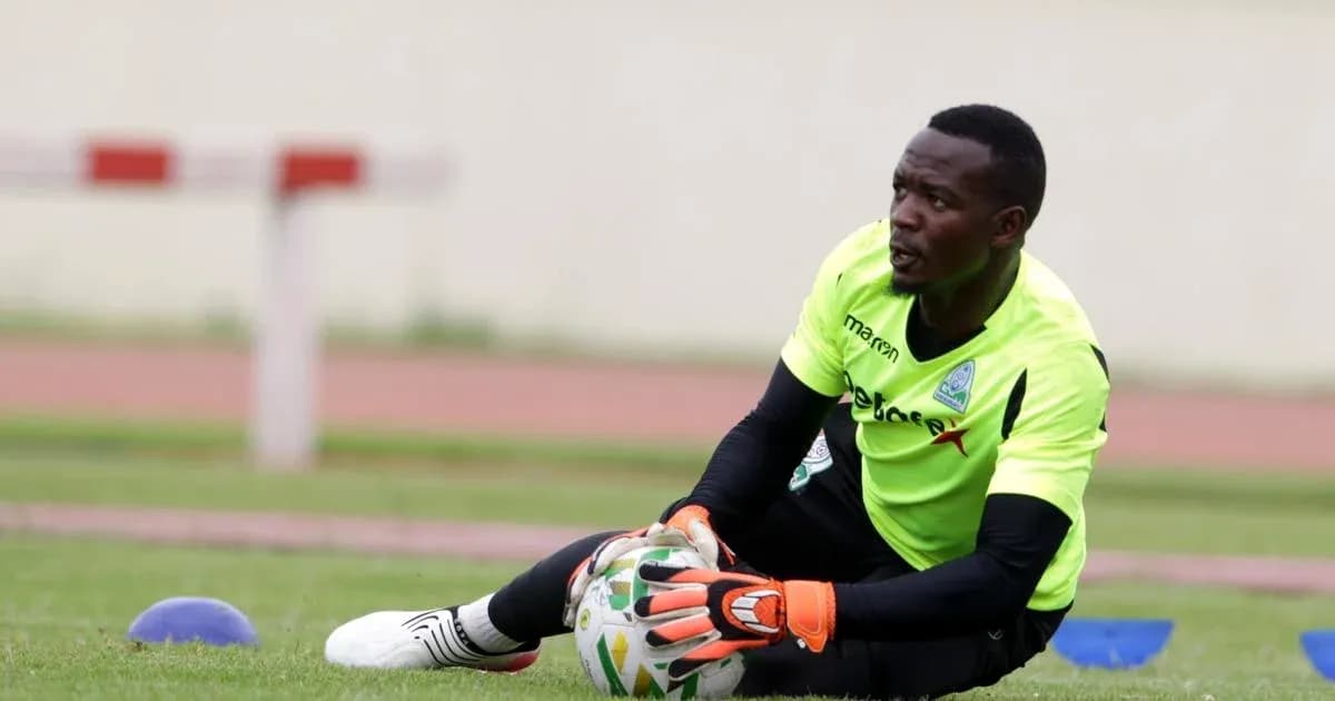 Goalkeeper training on the pitch with ball
