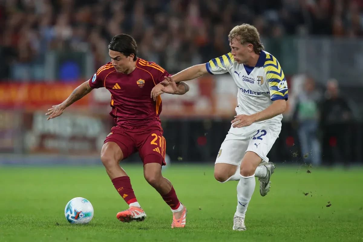 AS Roma player dribbling past Parma opponent
