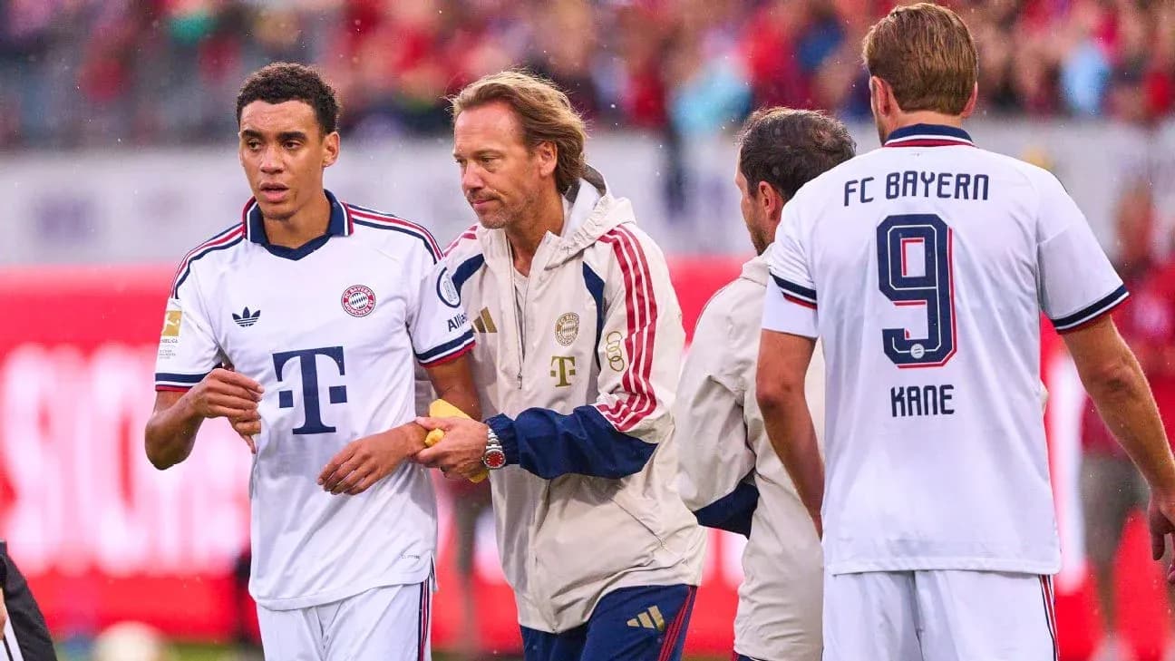Bayern Munich players during a substitution on field