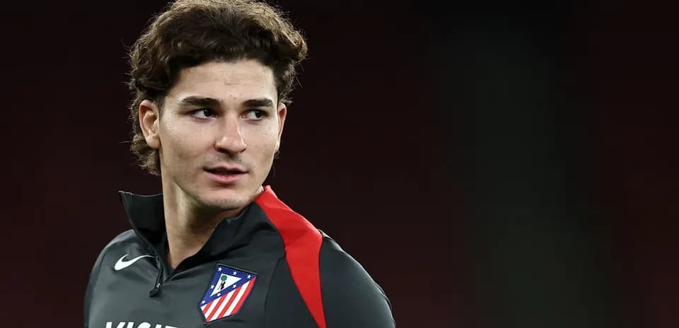 Player in Atlético Madrid training attire during session