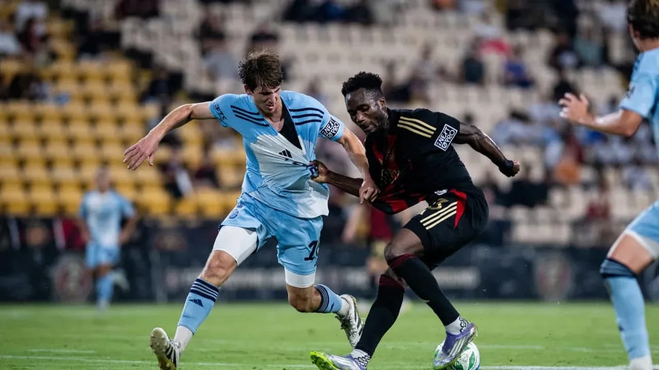 Atlanta United II player challenging Chattanooga opponent