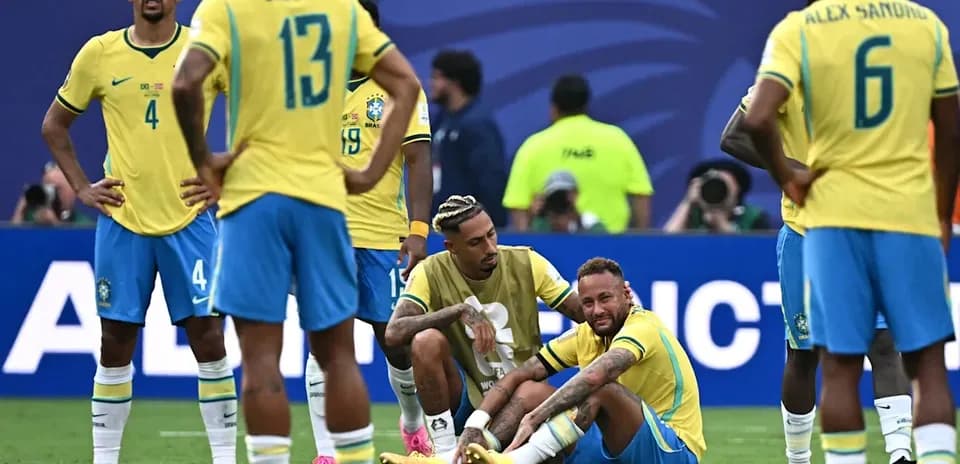 Brazilian players react after Neymar is injured