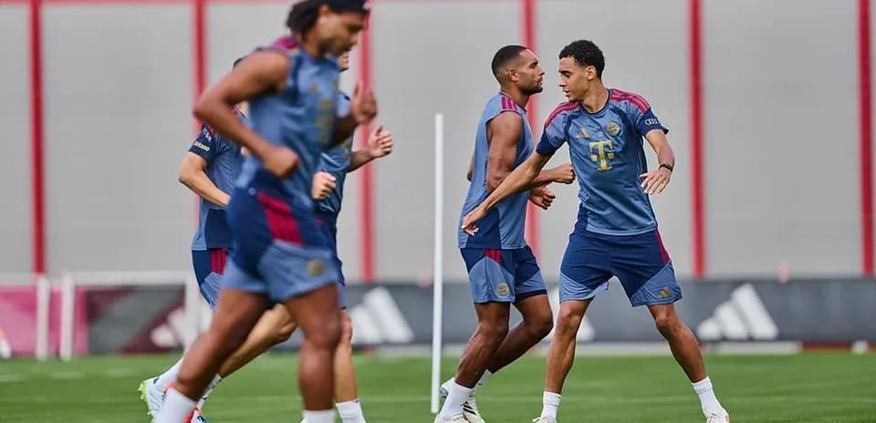 Players training together on the pitch