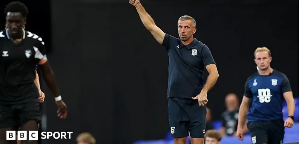 Coach signaling instructions during training session