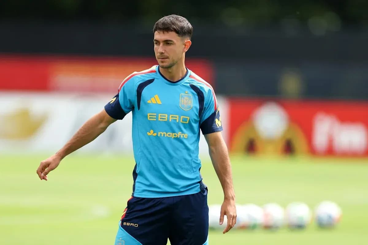 Player training in Spain national team kit