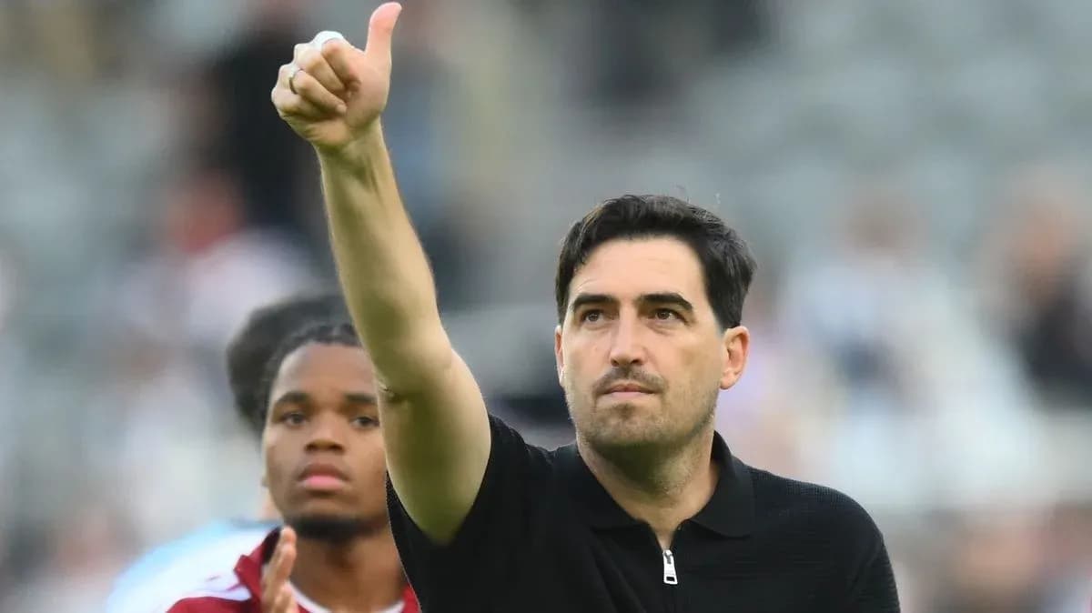 Coach gesturing with thumbs up during match