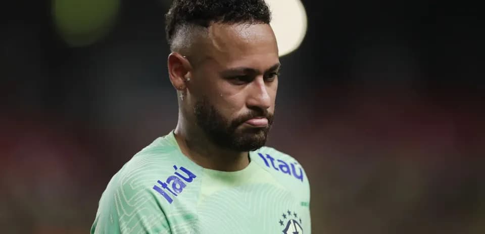 Neymar wearing Brazil jersey during match