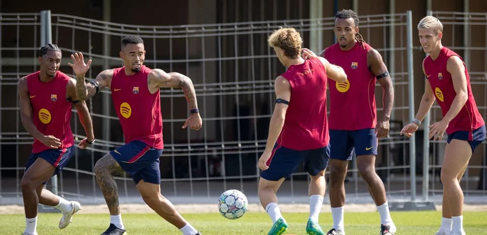Barcelona players training and passing a football