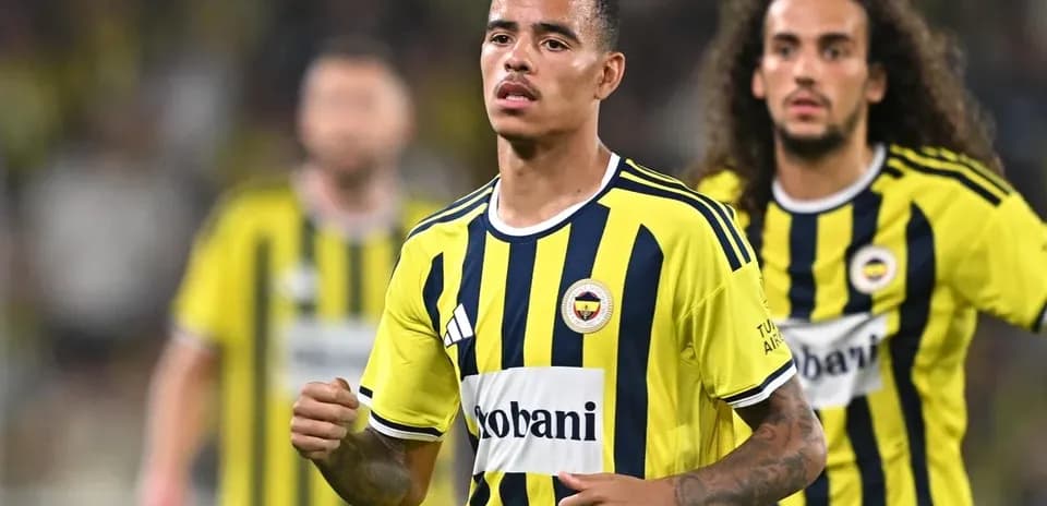 Fenerbahçe players celebrating during UEFA match