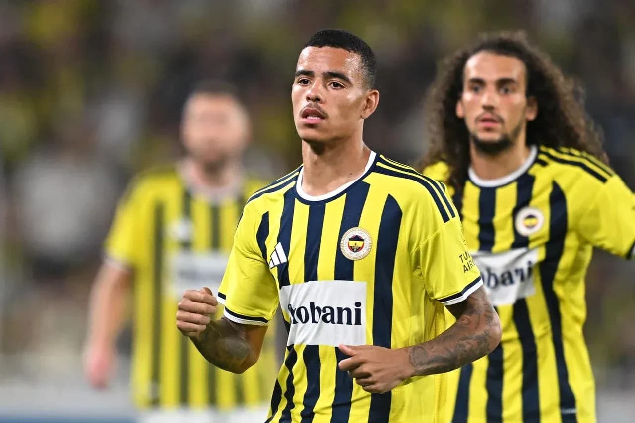 Fenerbahçe players celebrating during UEFA match