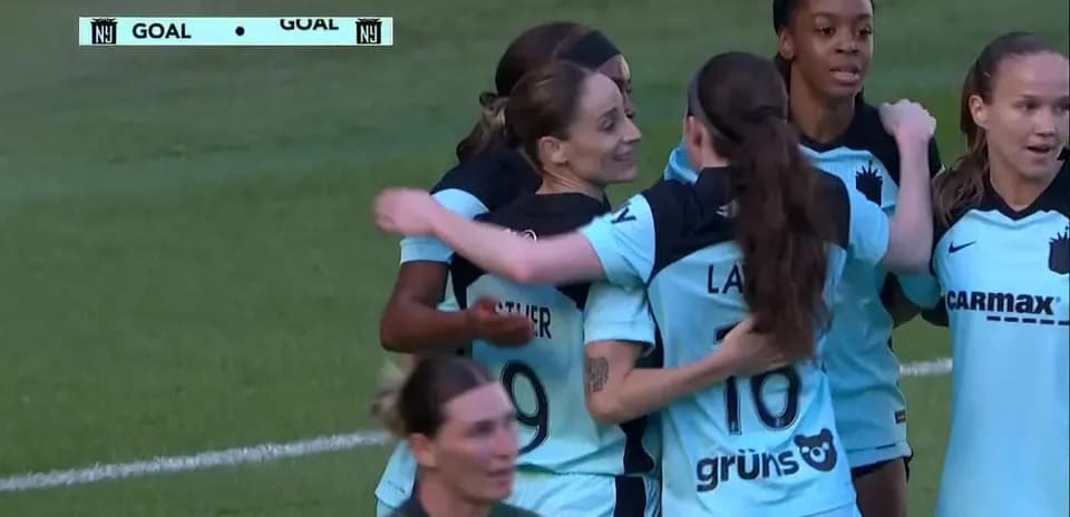 NJ/NY Gotham FC players celebrating a goal