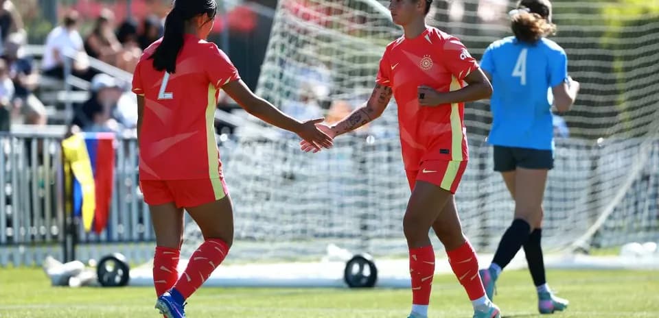 Portland Thorns players celebrating during match
