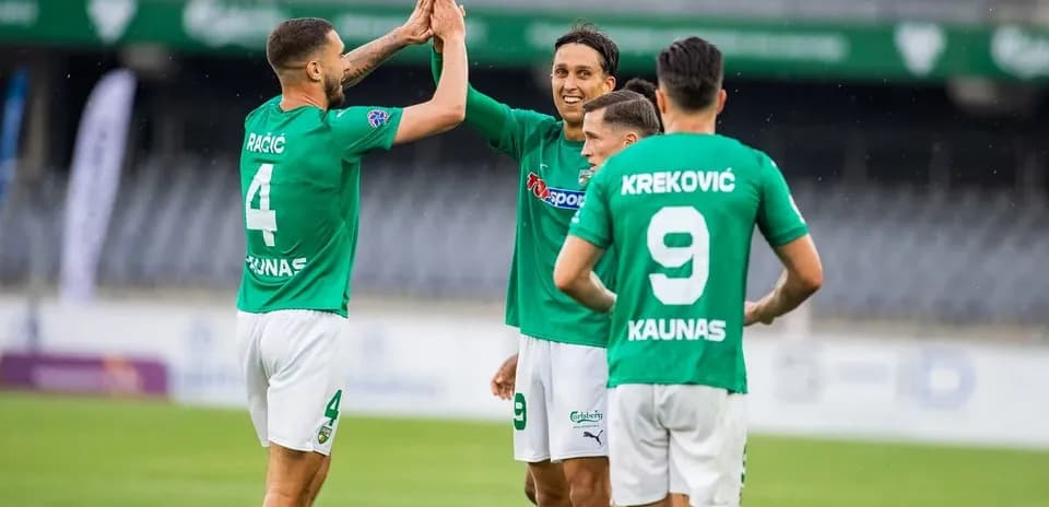 Kauno Žalgiris players celebrating a goal