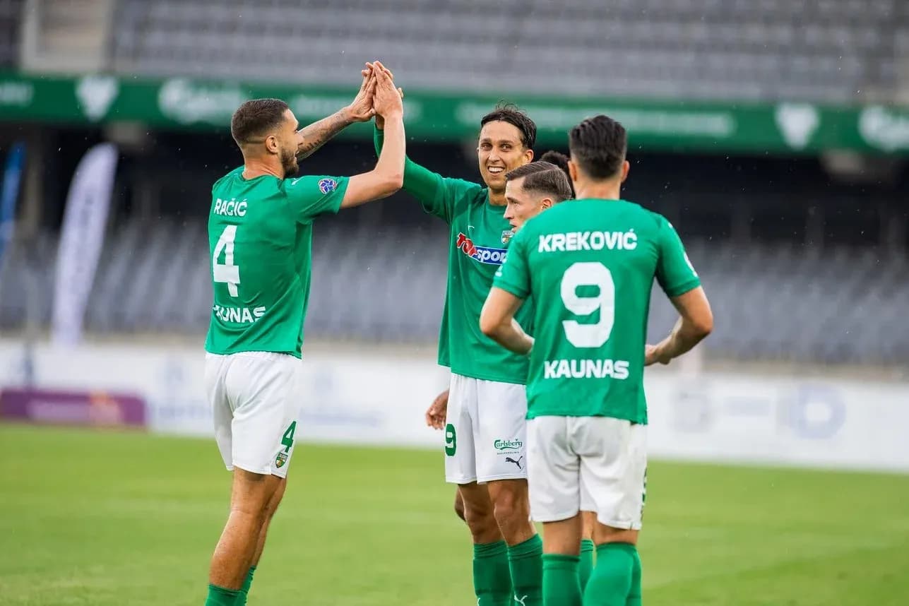 Kauno Žalgiris players celebrating a goal