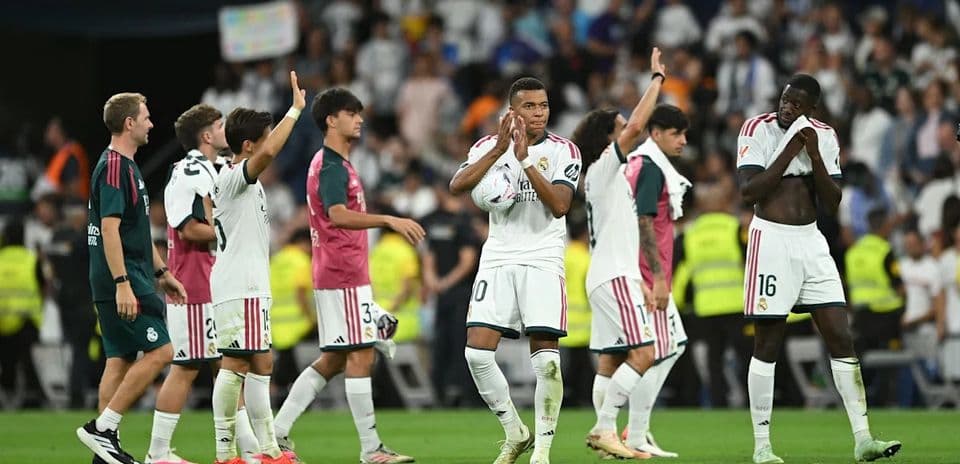 Real Madrid players acknowledging fans after match