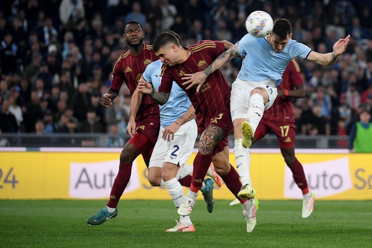 AS Roma players challenging Lazio during match
