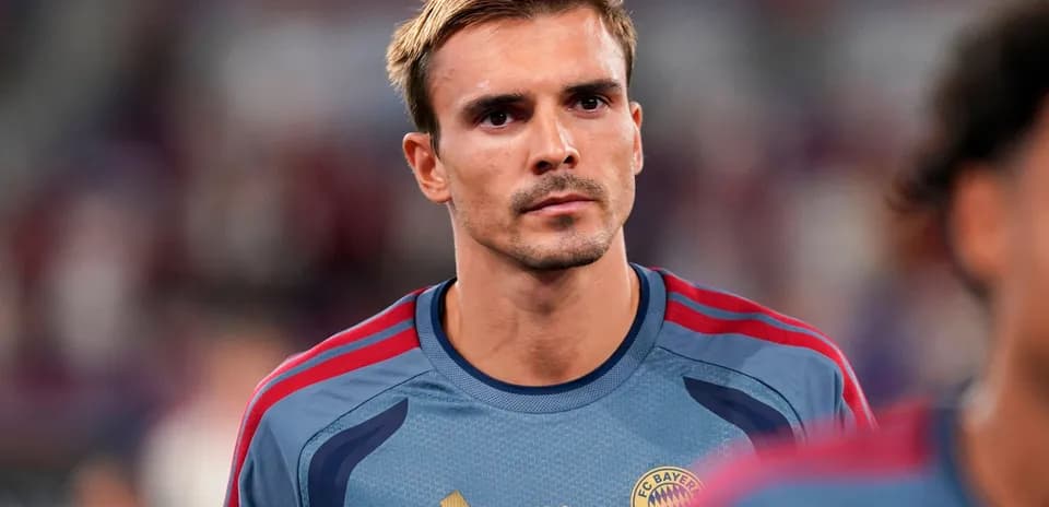 Player in FC Bayern Munich jersey during warm-up