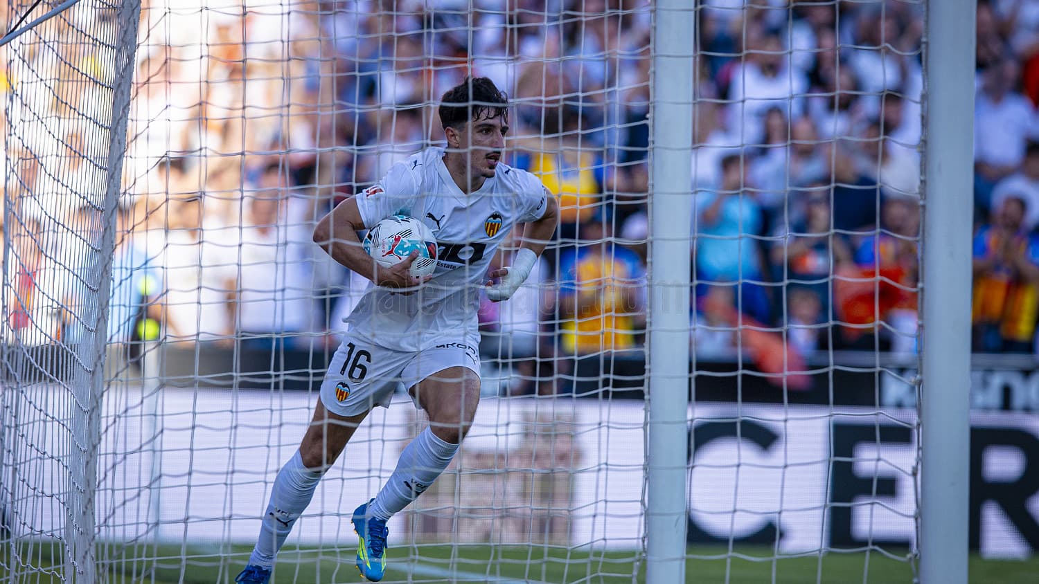 Valencia goalkeeper holding the ball during match