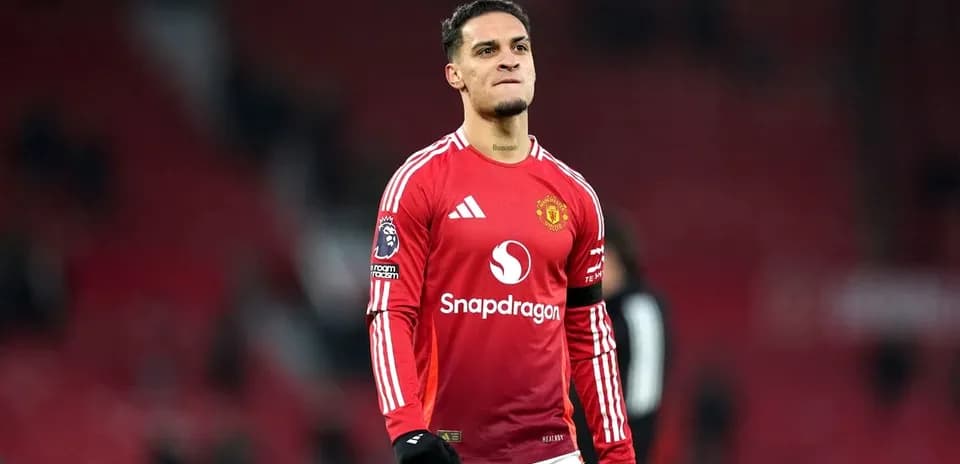 Player celebrating in Manchester United jersey on pitch