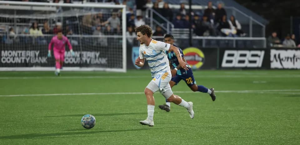 Monterey Bay player sprinting with the ball