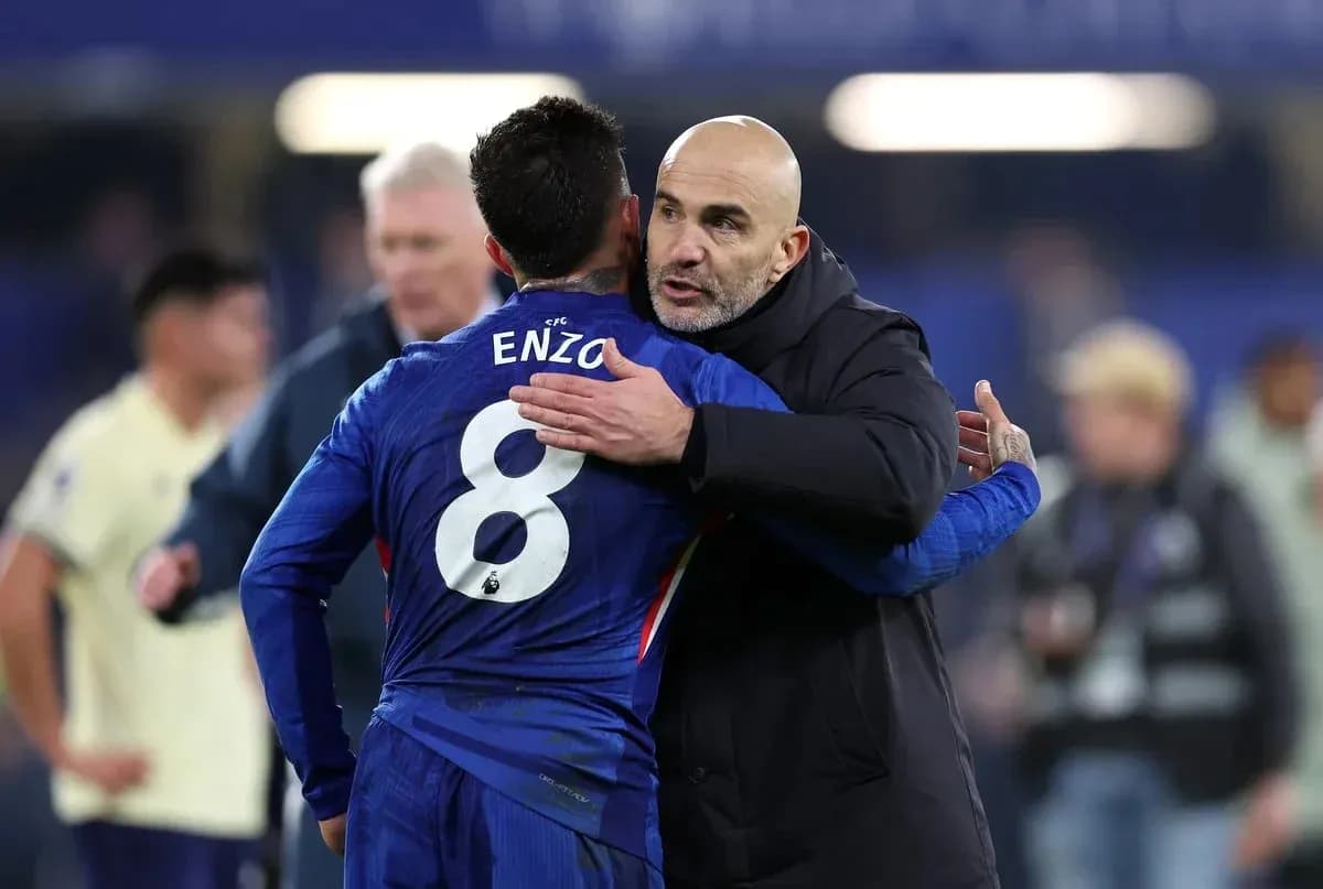 Coach embracing player Enzo after the match