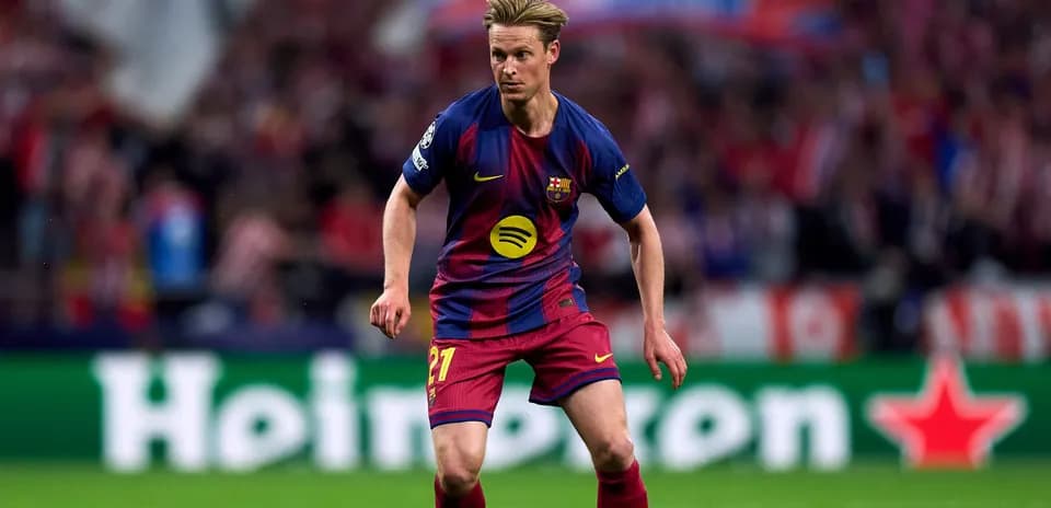 Player in Barcelona kit running on the field