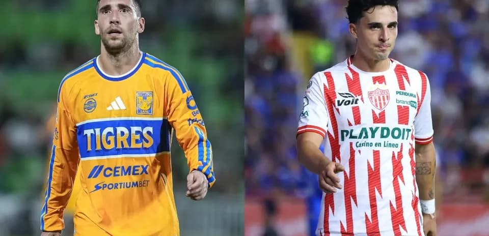 Players from Tigres UANL and Necaxa during match