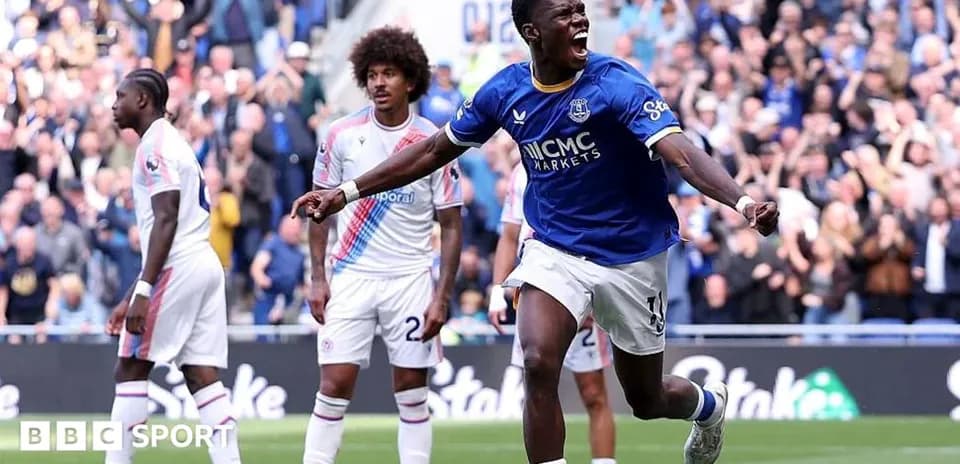 Everton player celebrating after scoring a goal