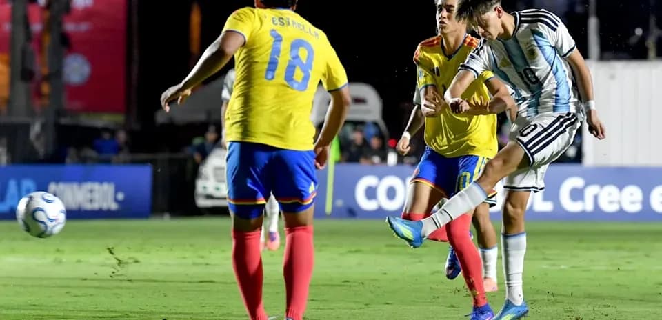 Argentinian player taking a shot on goal during match