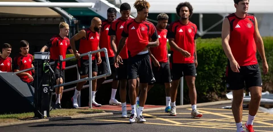 Manchester United players arriving for training session