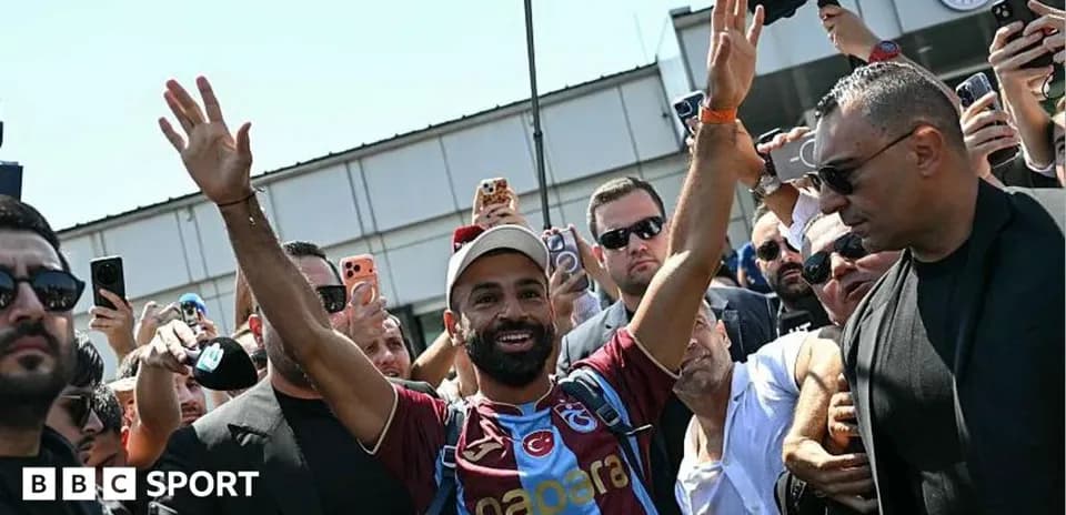 Player greeting fans upon arrival at airport