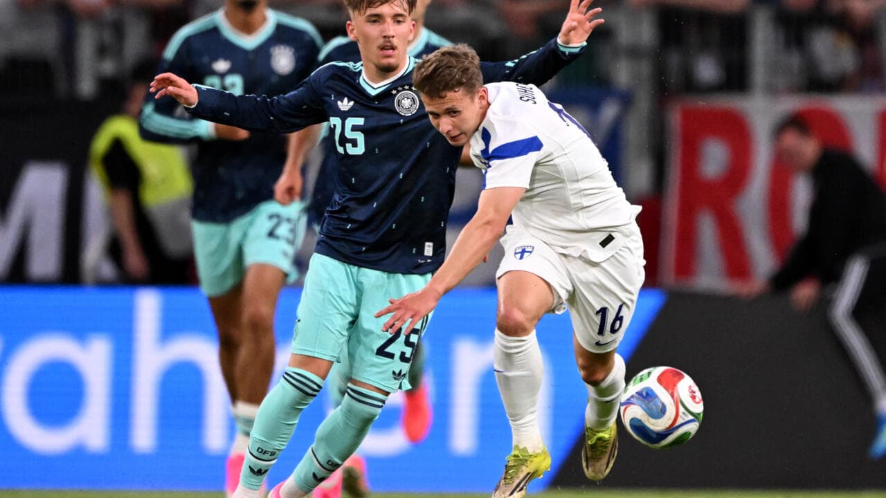 German and Finnish players contesting for the ball