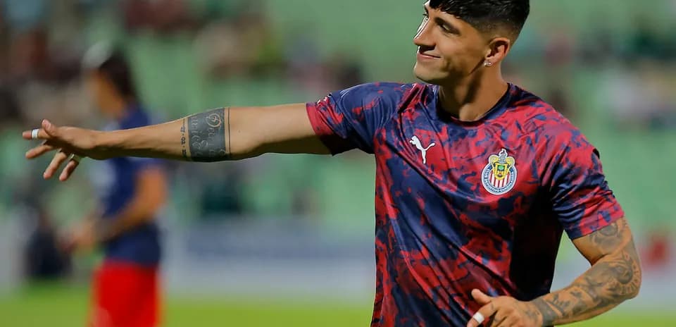 Guadalajara Chivas player warming up before match