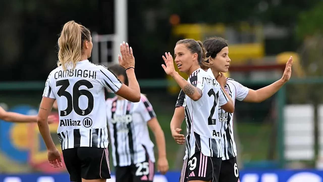 Juventus women celebrating a goal together