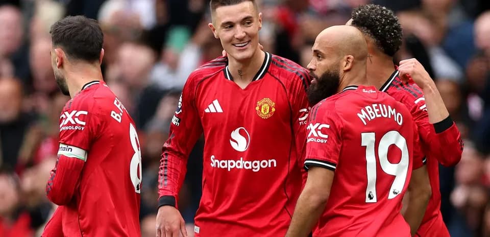 Manchester United players celebrating a goal together