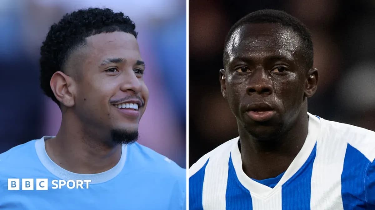 Two football players posing before a match