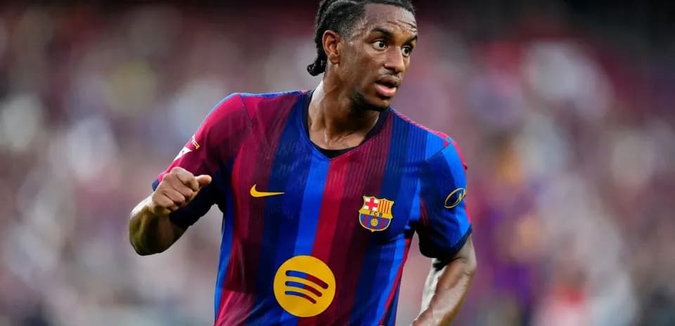 Player in FC Barcelona kit during match action