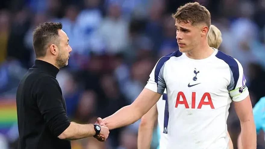 Coach shaking hands with Tottenham player after match