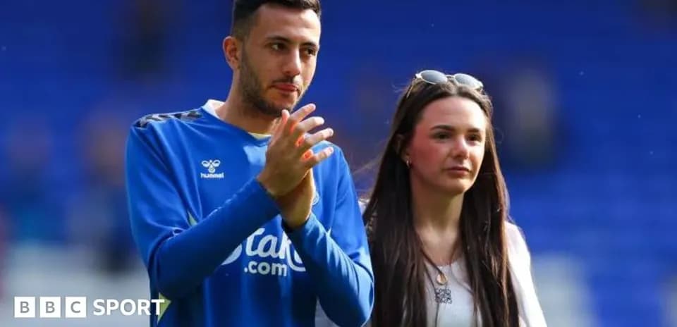 Player and companion applauding after match