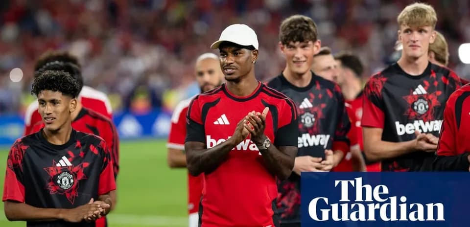 Manchester United players on the pitch after match