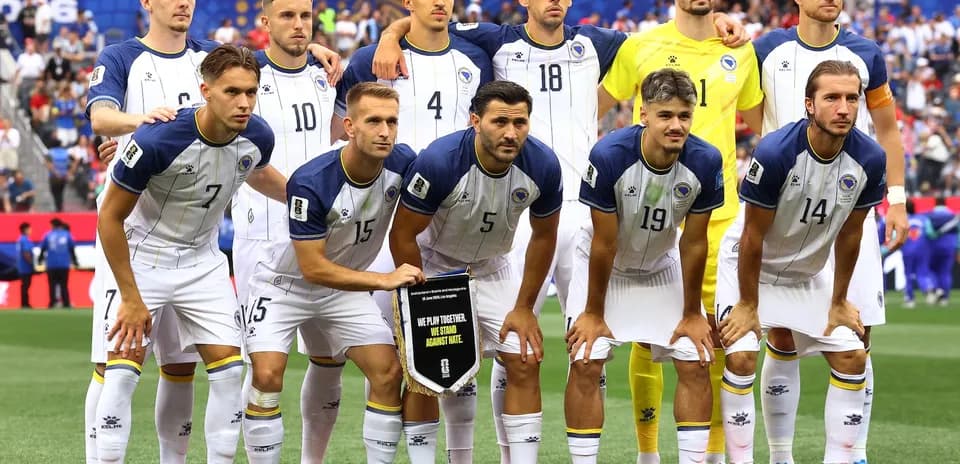 Bosnia and Herzegovina team lineup before match