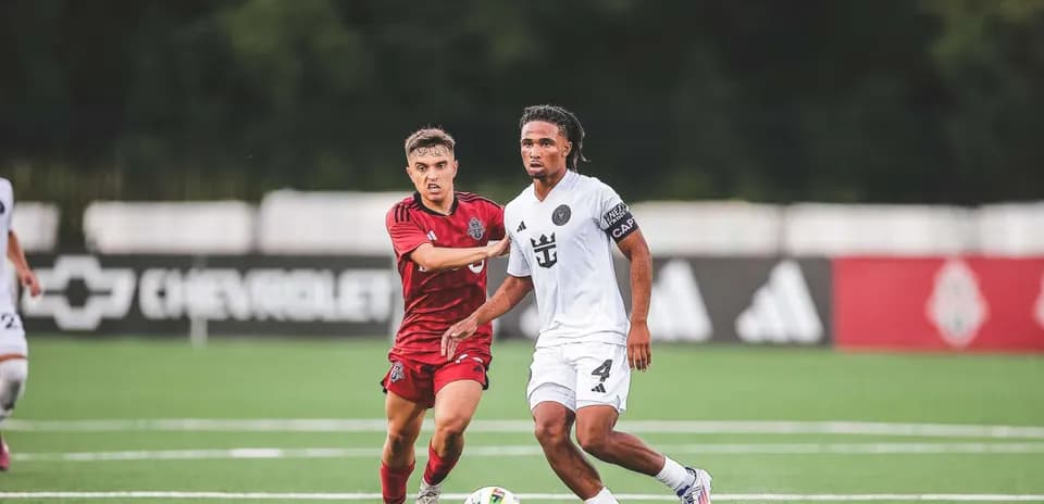 Inter Miami II player dribbling against Toronto II